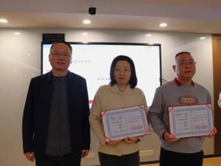 优秀指导老师领奖 姜永鸿摄